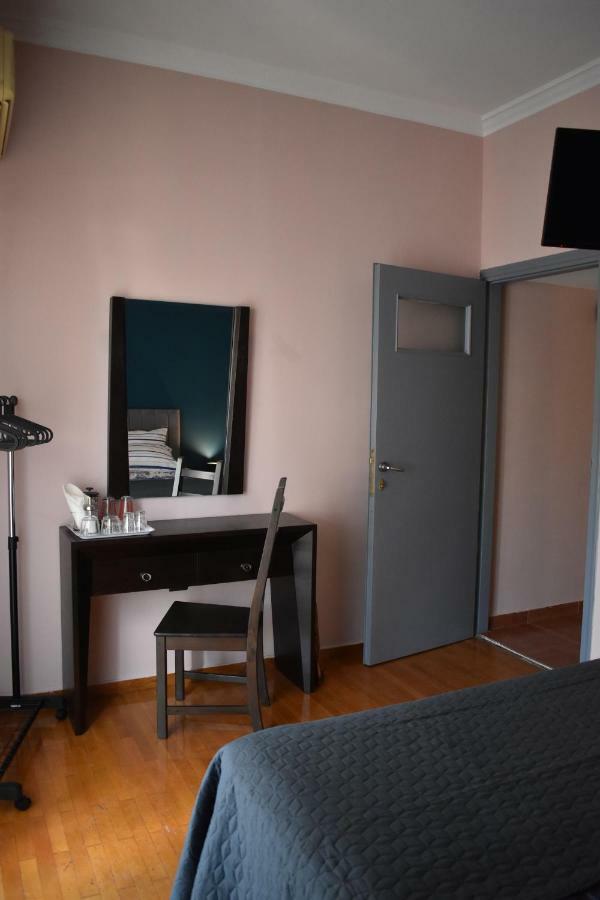 Katzen Room By The Metro Aten Exteriör bild